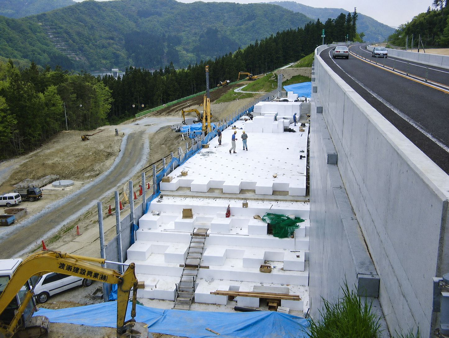 軽量盛土工法に関する現場写真